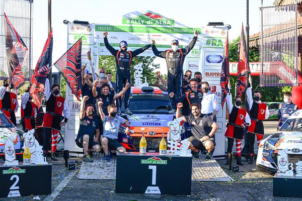 Luca Rossetti e Manuel Fenoli trionfano al Rally d’Alba